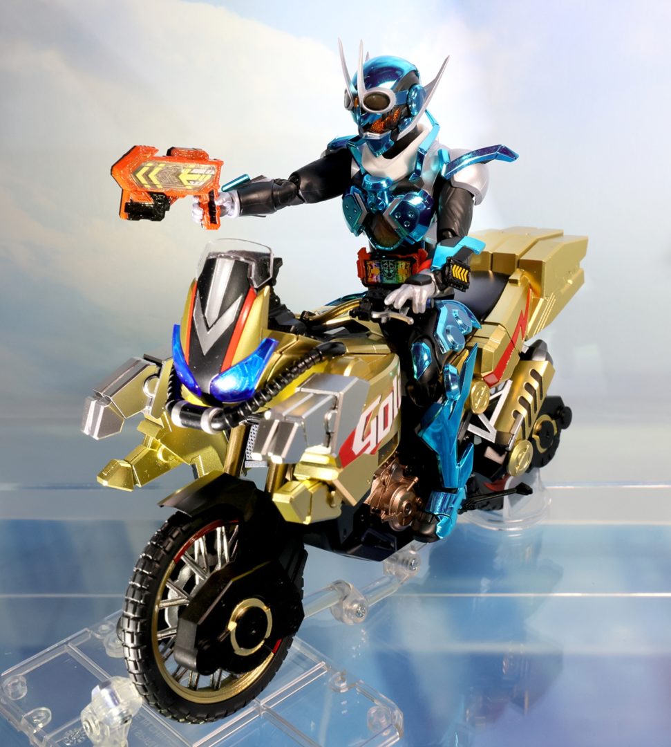 S.H.Figuarts 仮面ライダーガッチャード スチームホッパー(初回生産)　2024年2月店頭発売予定
S.H.Figuarts ゴルドダッシュ　参考出品