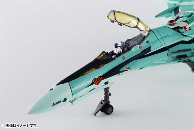 DX超合金 RVF-25 メサイアバルキリー（ルカ・アンジェローニ機