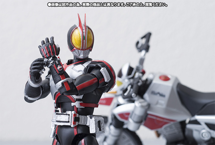 S.H.Figuarts オートバジン＆仮面ライダーファイズセット | 商品一覧