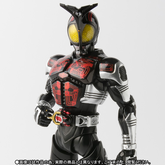 S.H.フィギュアーツ　真骨彫　仮面ライダーダークカブト S.H.Figuarts（真骨彫製法） 仮面ライダーダークカブト | 商品一覧