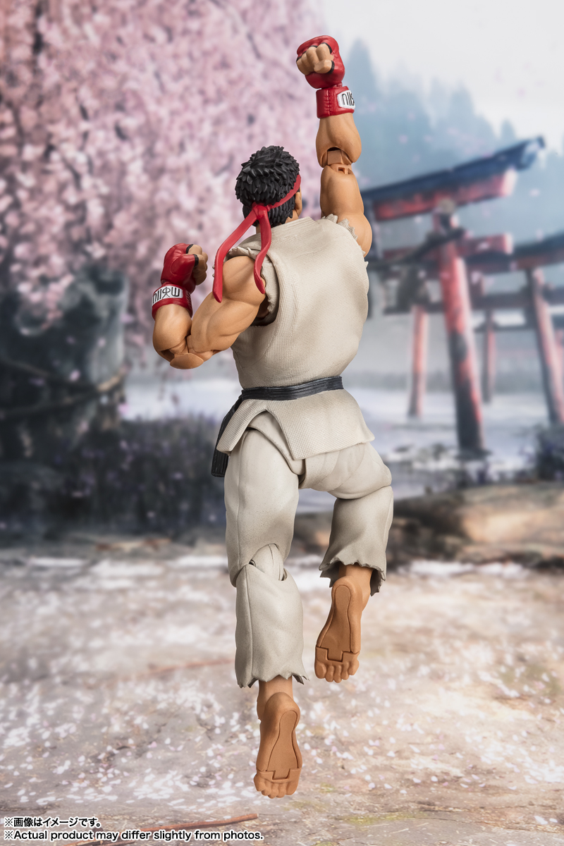 リュウ フィギュア 白い道着 バンダイ S.H.Figuarts リュウ -Outfit 2- | 商品一覧 | 魂ウェブ