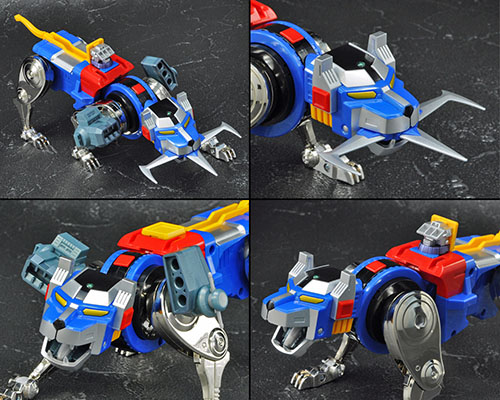 初期に「銀 貴」が、その後「ファーラ姫」が搭乗する青いライオン型ロボット。